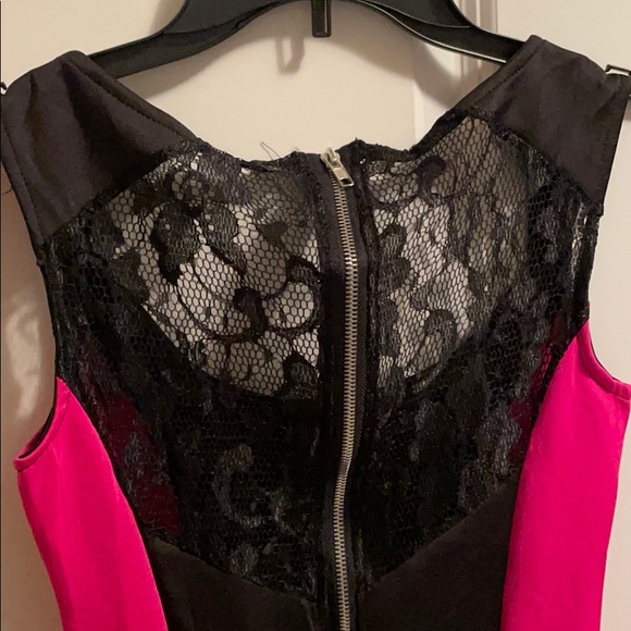 Pink and black mini dress. Back half zip - Picture 4 of 5